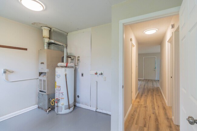 Building Photo - 3711 Weymeyer Dr