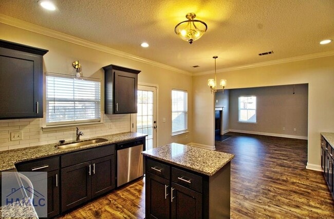 Building Photo - 326 Fairview Cir