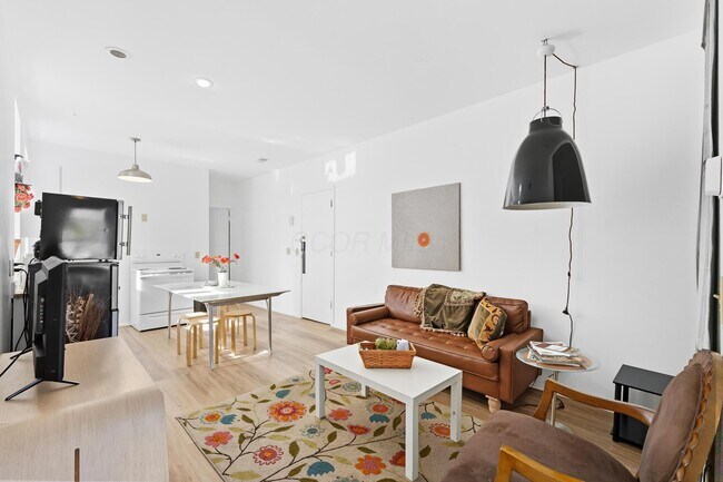 Building Photo - 854 N High St