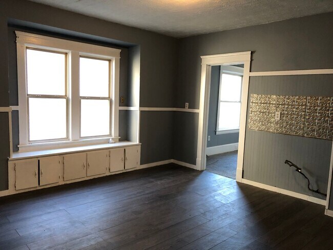 Building Photo - 5604 Linton Ave