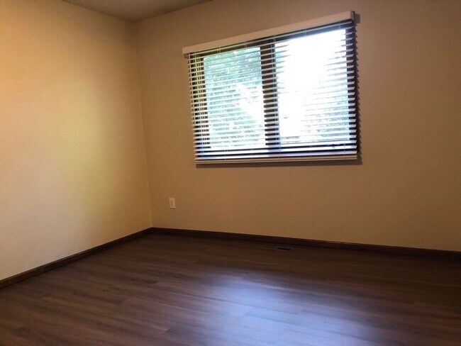 Building Photo - 3 Bed/2bath Single Family Home in Parkwood East