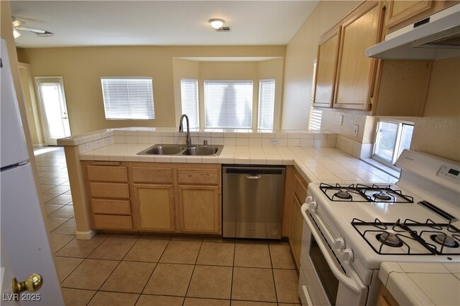 Building Photo - 1691 Home Ct