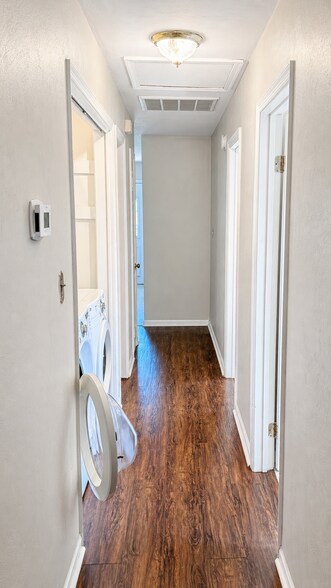 Building Photo - 1137 Chatmoss Dr