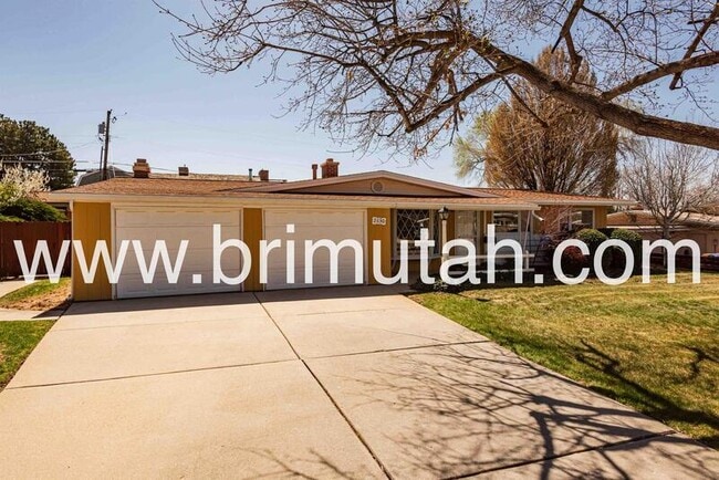 Building Photo - 2630 Lincoln Ln