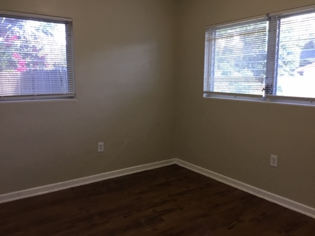 Building Photo - 1614 Sparrow Dr