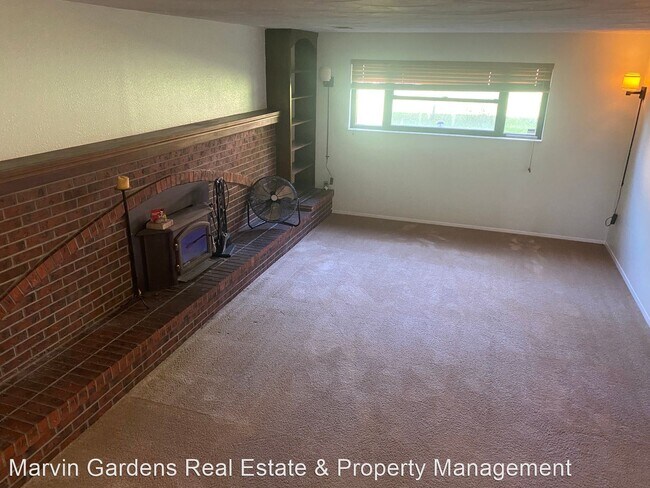 Building Photo - 4 br, 2 bath House - 646 Elliott St.