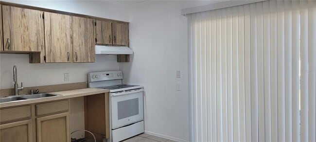 Building Photo - 2461 Dryer Ave