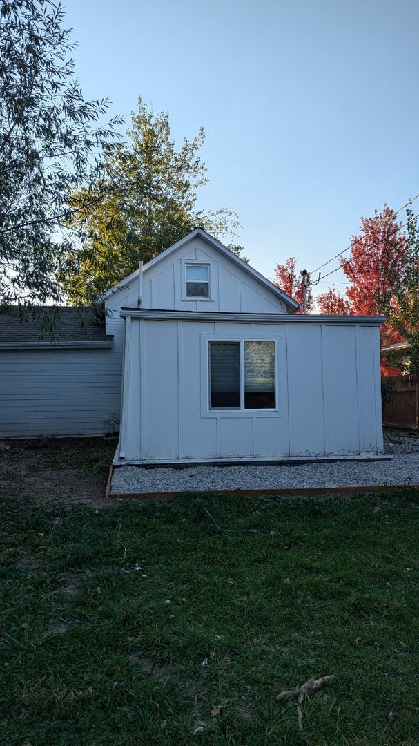 Building Photo - Central Located Remodeled 3 Bedroom Home- ...