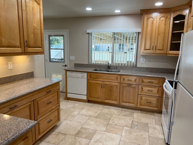 Building Photo - Leisure Village Home near the Rec Center now available