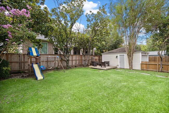 Building Photo - 3215 Castlewood St