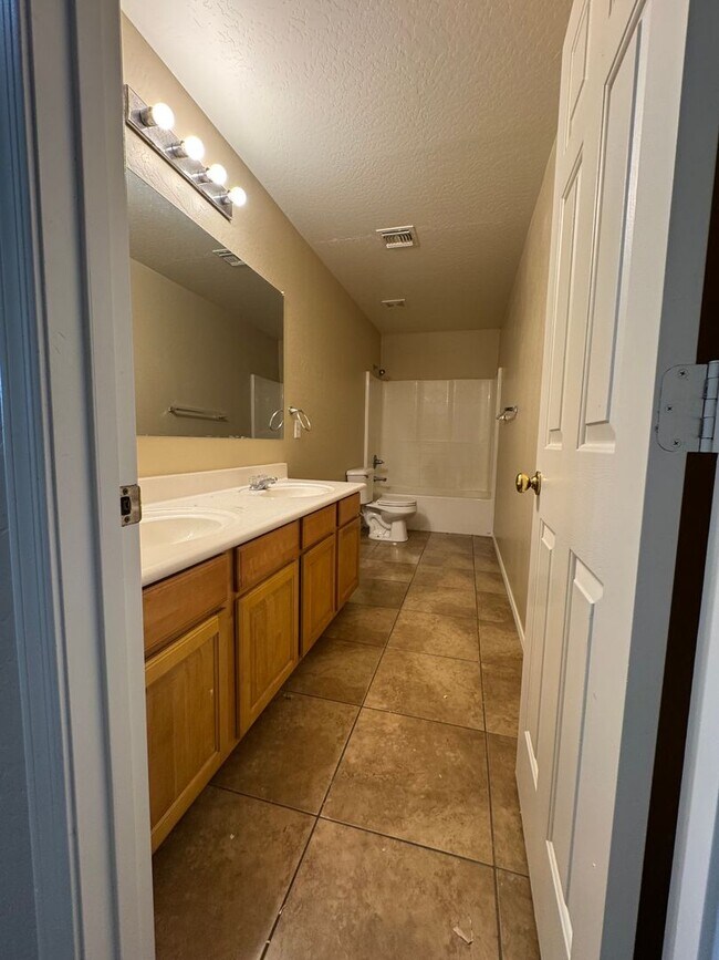 Building Photo - Large home with great sized kitchen and loft!