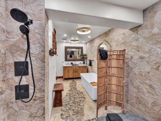 Building Photo - Oceanfront Estate: The Honolii Hale