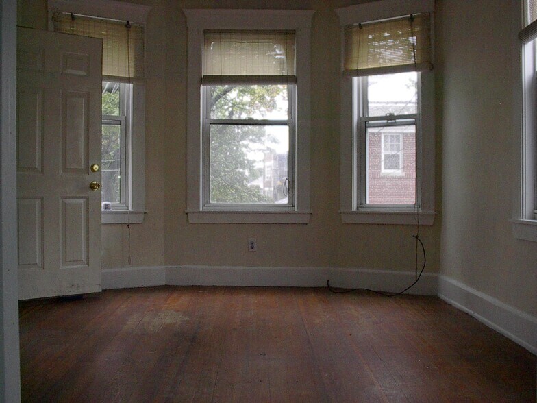 Building Photo - 143 Shawmut St