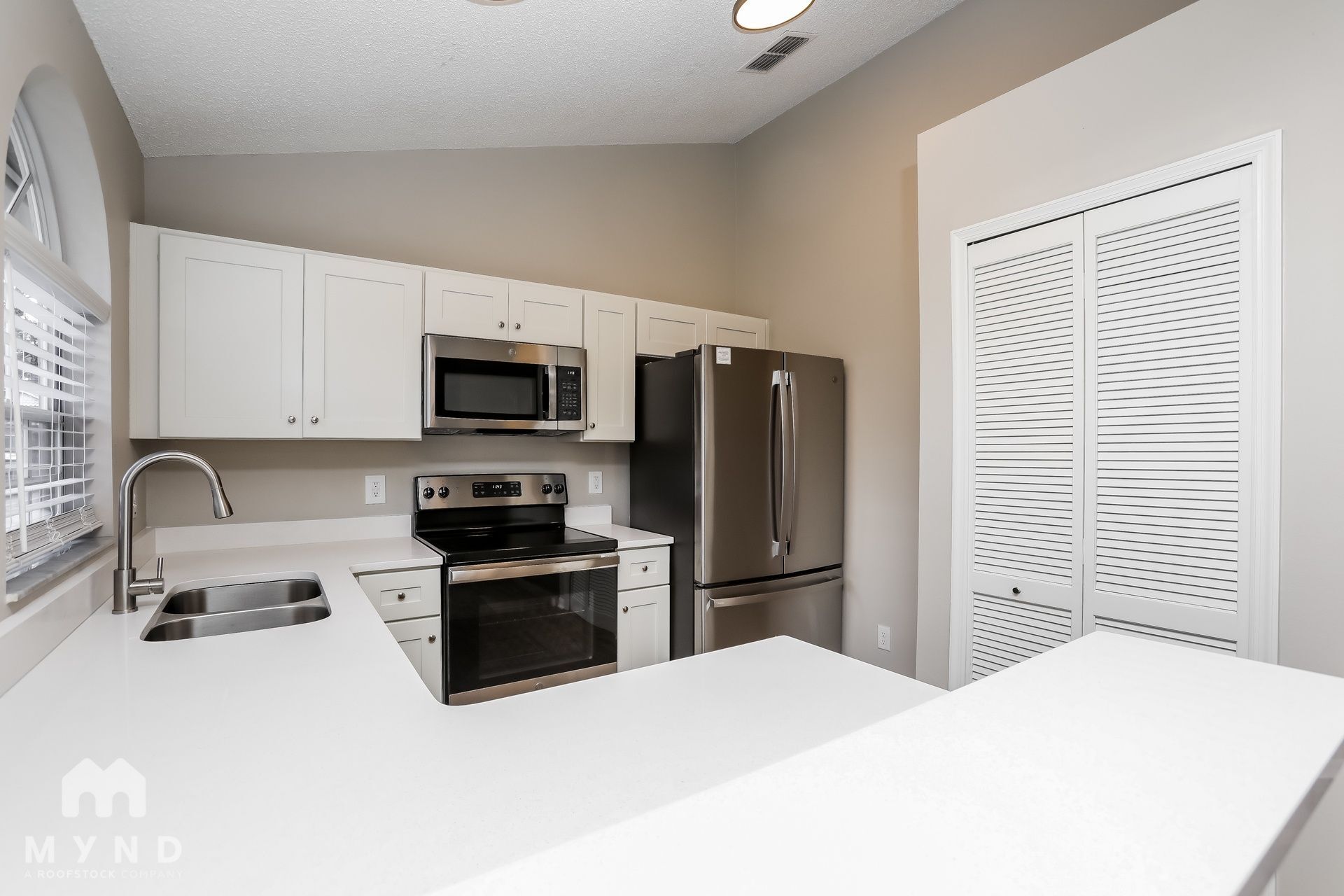 Building Photo - 1729 Chatham Cir