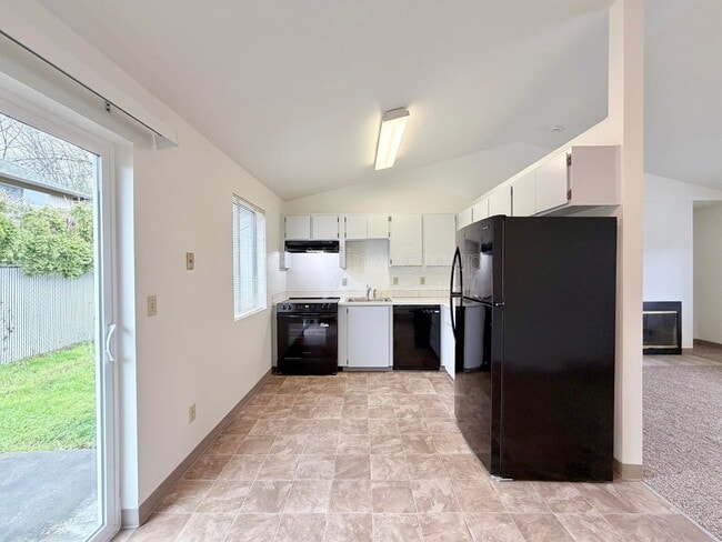 Building Photo - 8991 SW Herb Way