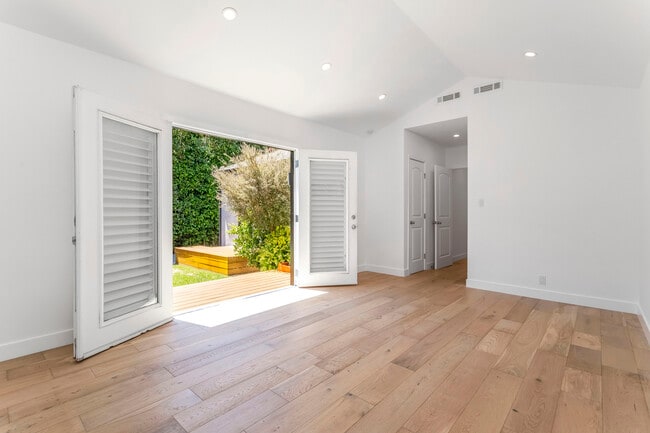 Building Photo - 1444 Stearns Dr