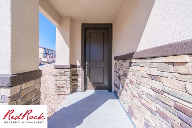 Building Photo - 3 Bedroom Hurricane Townhome With Scenic Views