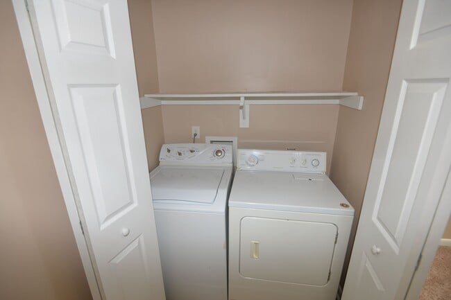 Building Photo - Updated Townhome in Larkspur Meadows