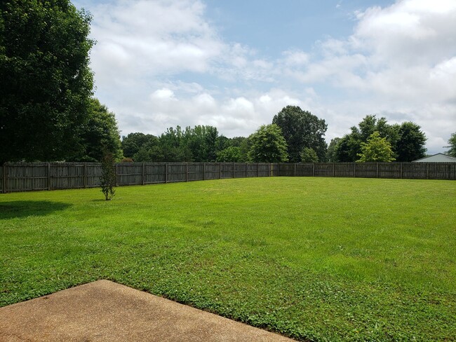 Building Photo - 18 Long Meadow Dr