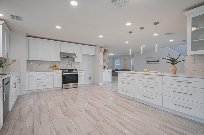 Building Photo - 5914 Clerkenwell Dr