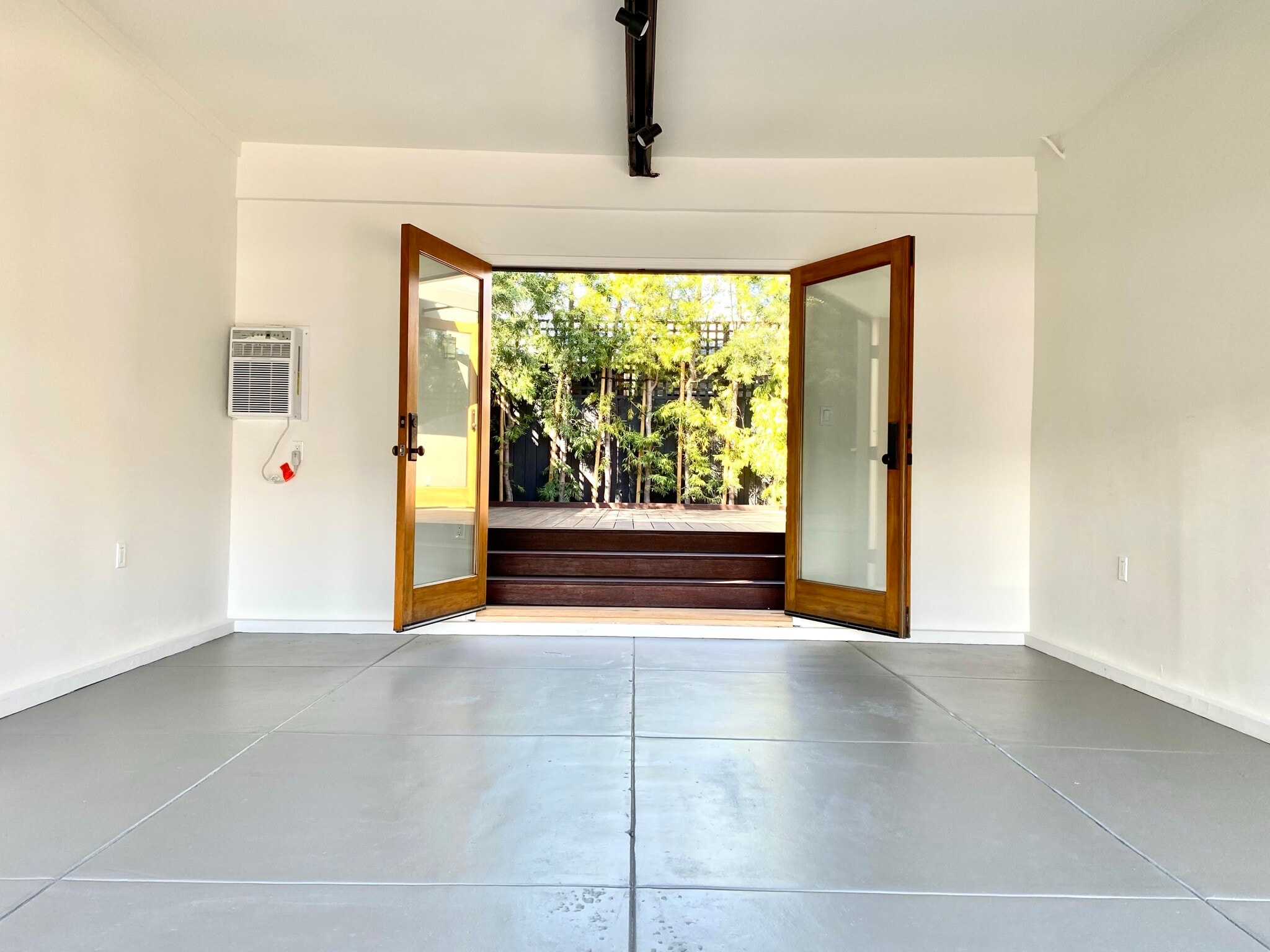 Building Photo - 3365 Tyburn St