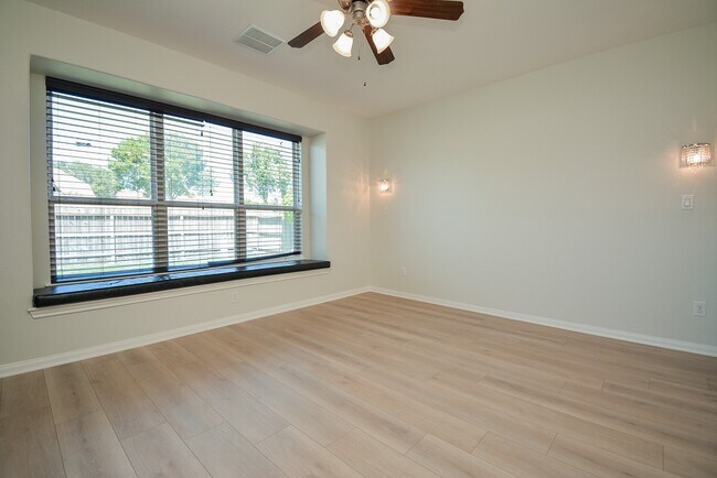 Building Photo - 6403 Edinburgh Ct
