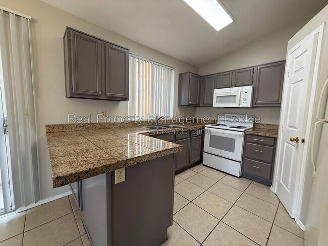 Building Photo - 3725 E Taro Ln