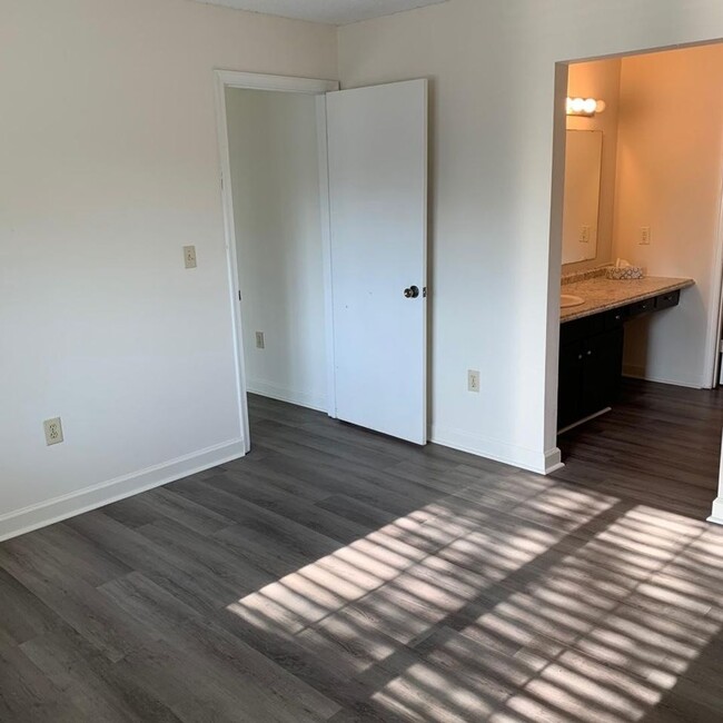 Building Photo - 1 BED 1 BATH CONDO AT MYRTLE GREENS