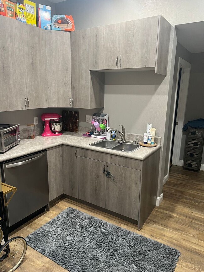 Building Photo - 205 8th Ave NW