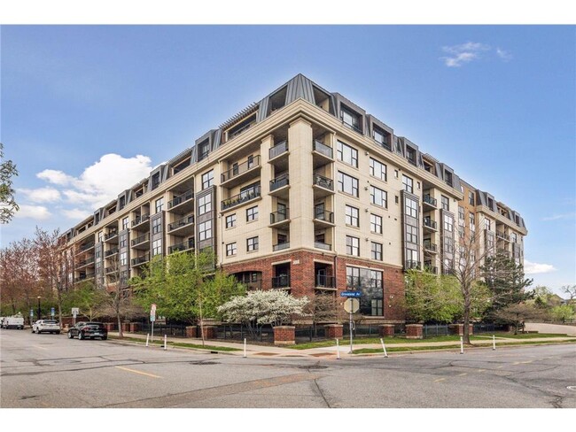 Building Photo - 317 Groveland Ave