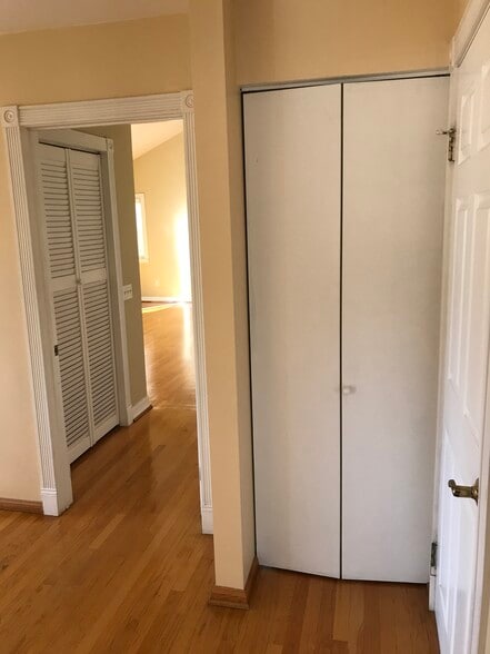 2nd floor linen closet - 1304 Mackay Ln