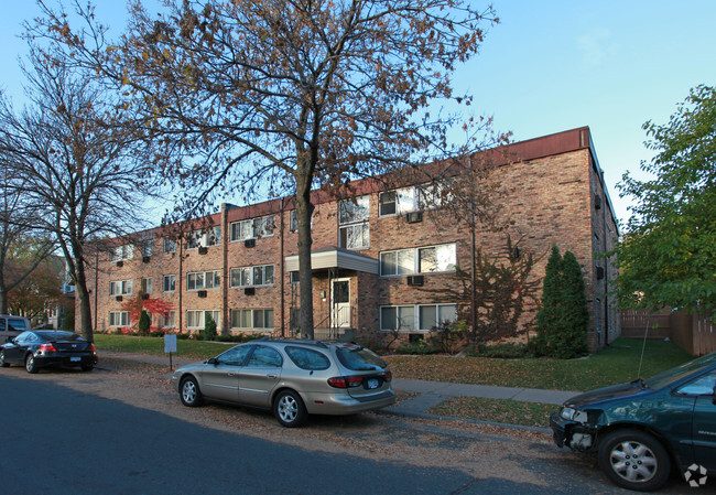 Building Photo - Corcoran Park Apartments