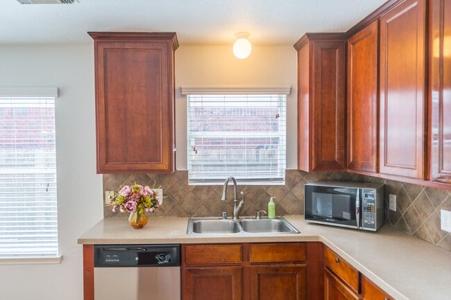 Building Photo - 5111 Juniper Walk Ln