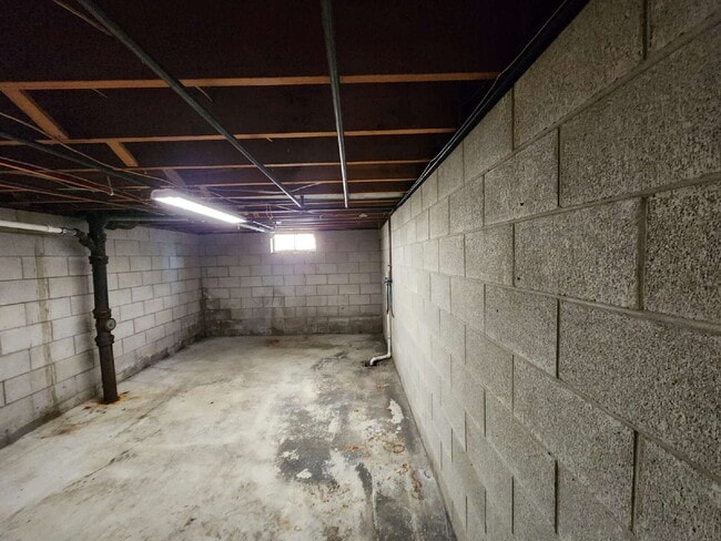 Building Photo - 1 Bedroom Apartment with balcony