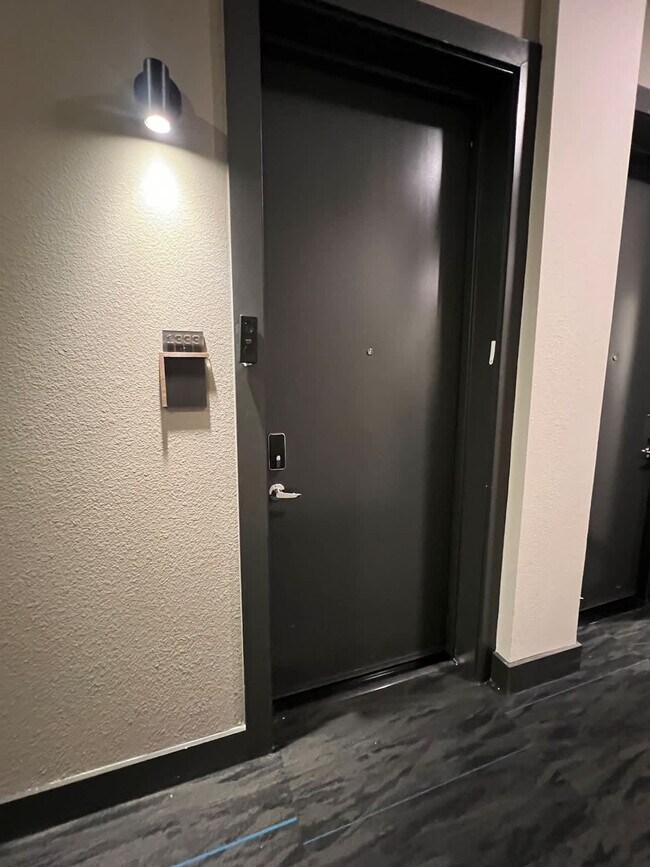 Building Photo - 9127 Research Blvd