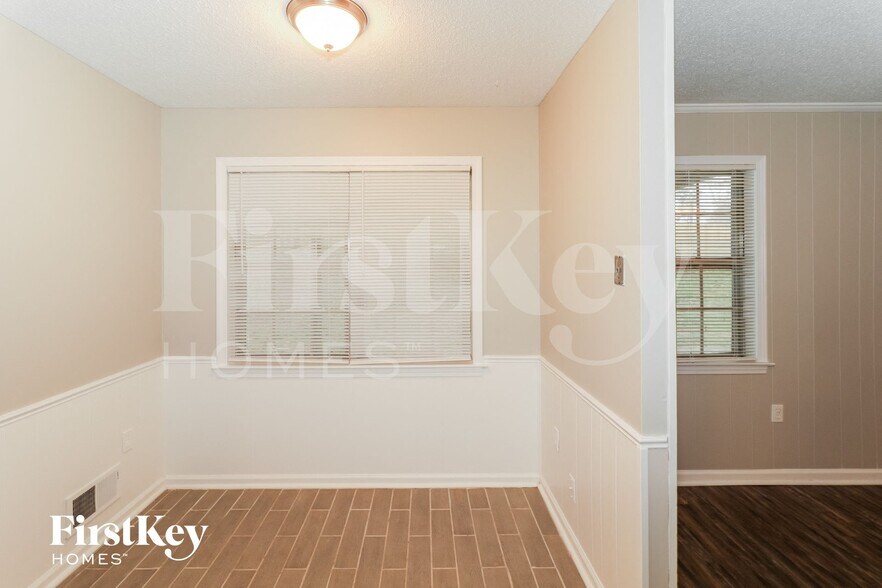 Building Photo - 6901 Aspenhill Dr