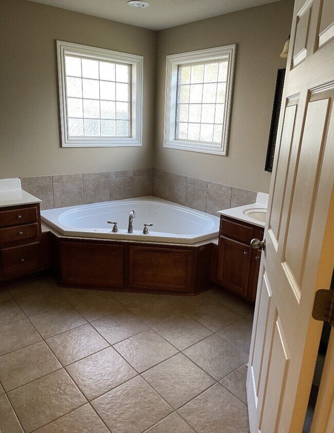 Building Photo - "Charming 3 Bedroom Home with 2 Full Baths in Jonesboro, AR - Don't Miss Out!"