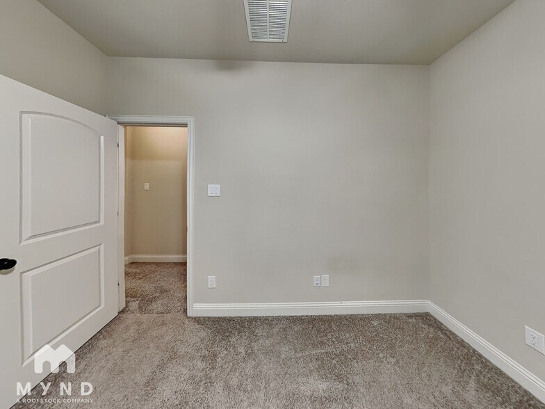Building Photo - 4144 Riverside Dr