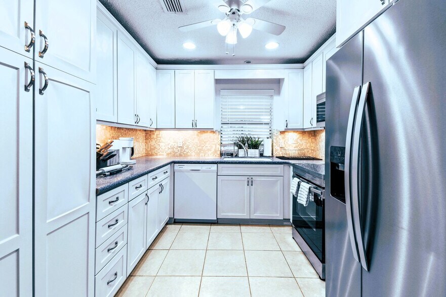 Building Photo - 9130 E Highland Pines Blvd