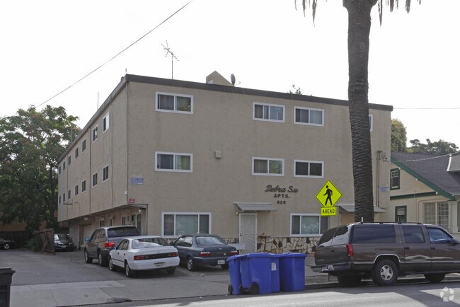 Building Photo - 628 S 10th St