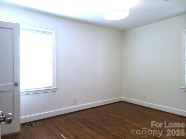 Building Photo - 2114 Brandon Cir