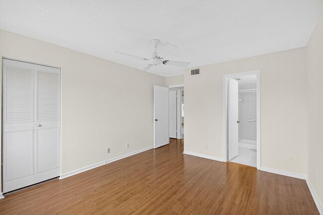 Building Photo - 427 Pine Glen Ln