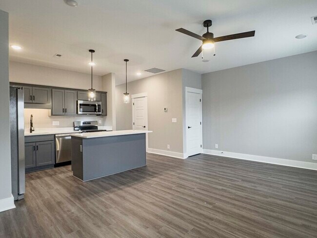 Building Photo - 406 Jonathan Wade Cir