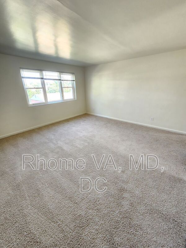 Building Photo - 6192 Greenwood Dr