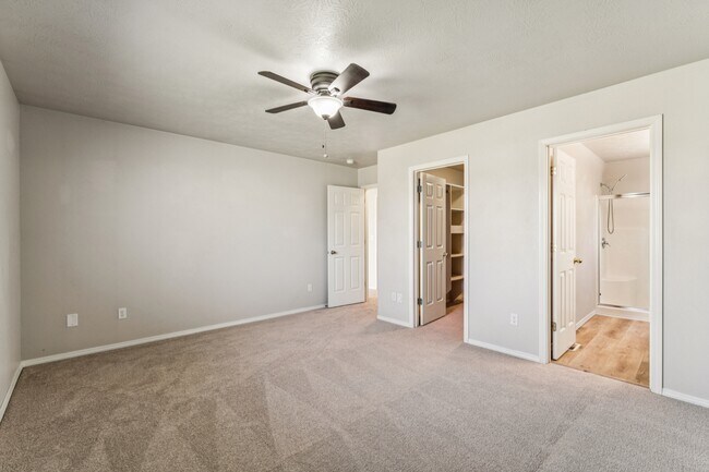 Building Photo - 8210 Waterside Ave