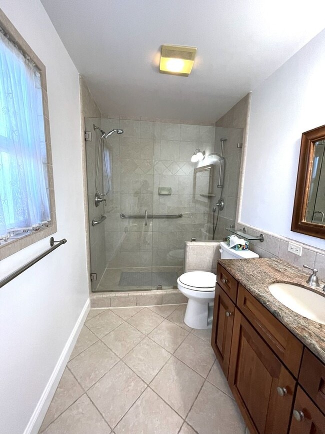 Building Photo - 4 bedroom updated West Torrance home