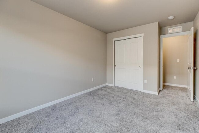 Building Photo - 4685 Pleasant Port View