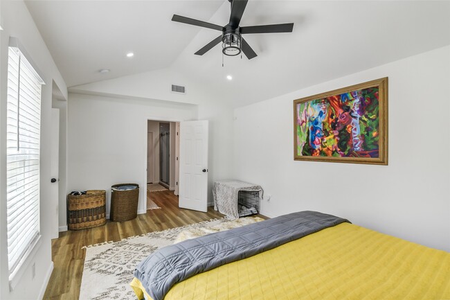 Building Photo - 2550 Roy Cir