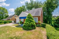 Building Photo - AVAILABLE JULY 1!! GORGEOUS 2 BED / 2 BATH...
