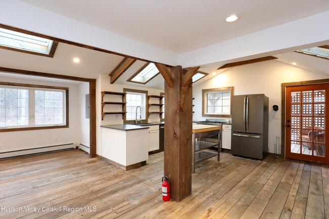 Building Photo - 683 Woodland Valley Rd